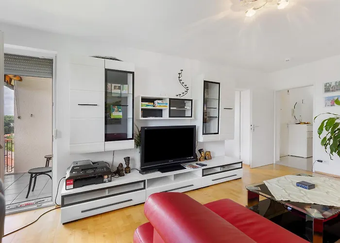 Helle, Ruhige Dachwohnung